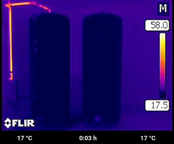 Beide werden gleichzeitig mit der selben Leistung geladen.