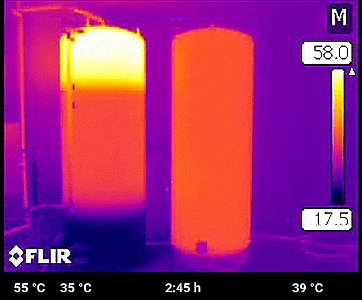 Der Bereich für die Raumheizung ist im Schichtspeicher bereits zu 75 % geladen. Das Wasser im Speicher mit Heizstab ist noch immer nicht warm genug zum Duschen.